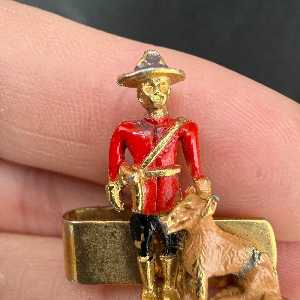 Vintage Sarah Coventry Tie Clip Gold Red RCMP Mountie Dog Figural Enamel
